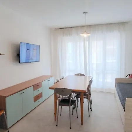 Modern Flat 50m From The