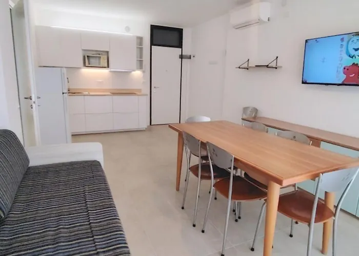 Modern Flat 50m From The